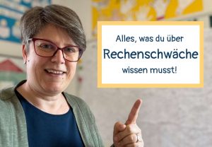 Sabine Landua in ihrer Lerntherapiepraxis zeigt auf ein Schuld: Alles, was du über Lerntherapie wissen musst!