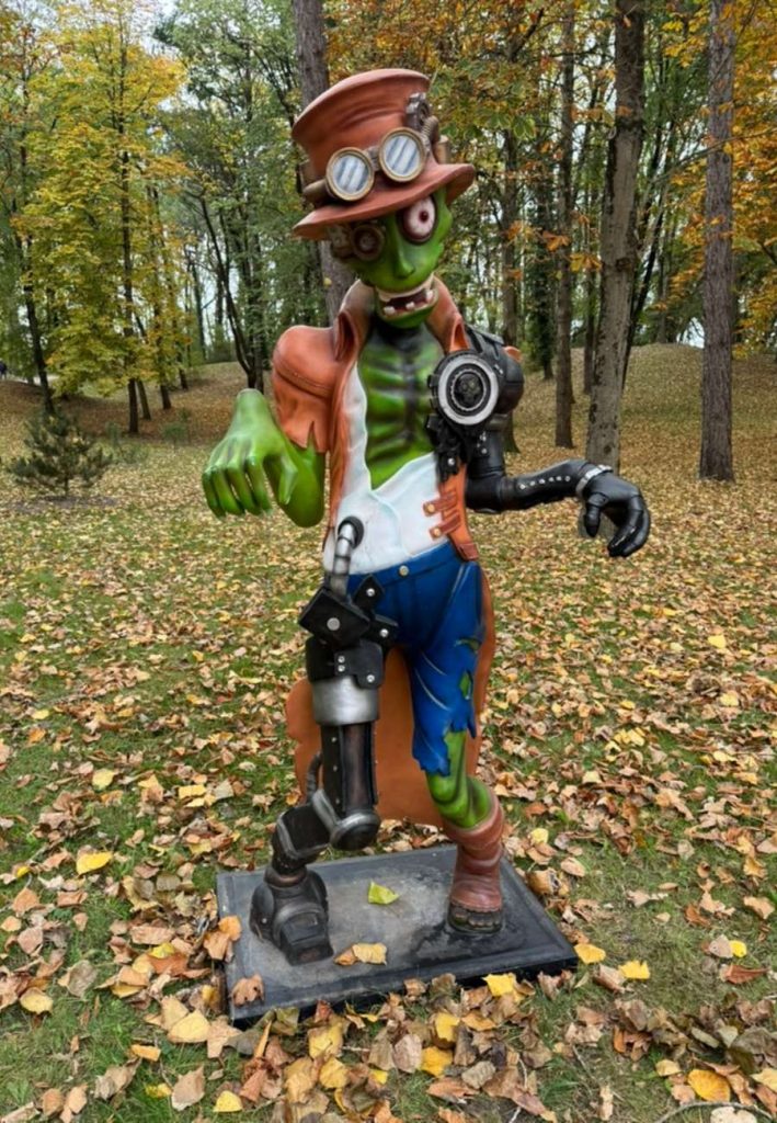 Halloweenfigur im Park