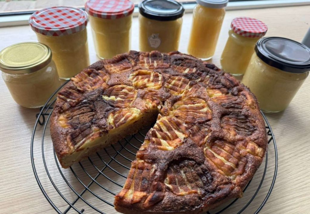 Apfelkuchen und Apfelmarmelade