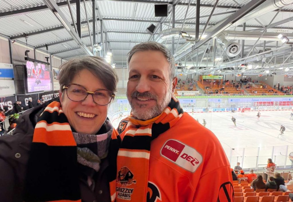 Sabine Landua beim Eishockey der Grizzlys Wolfsburg