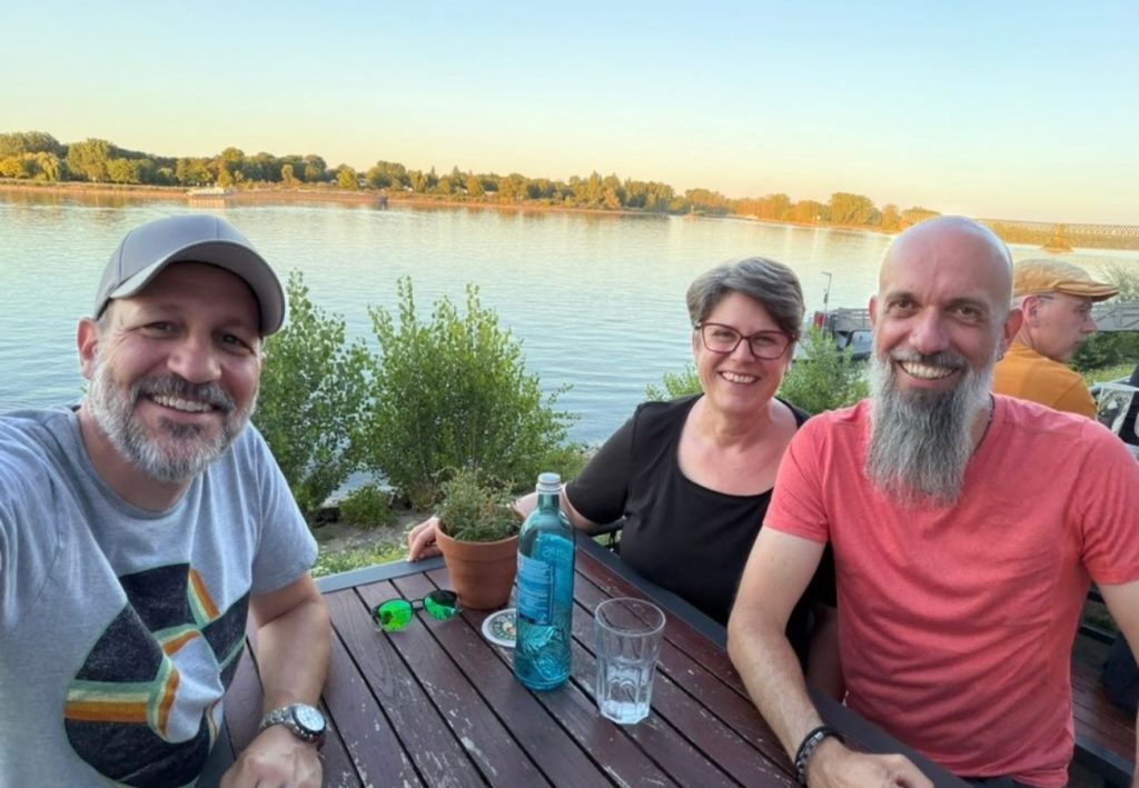im Biergartenam Rhein